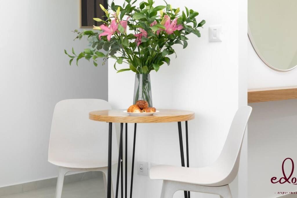 דירה עם נוף מדהים 100 מטר מהים חניה פרטית- By Edom Apartment *