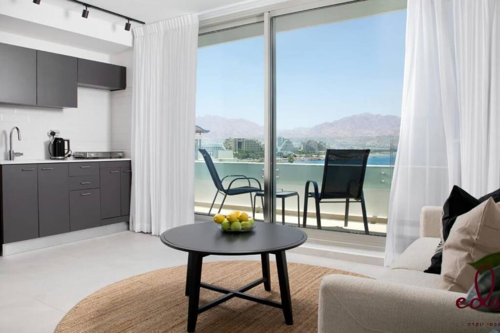 Apartamento דירה עם נוף מדהים 100 מטר מהים חניה פרטית- By Edom Eilat