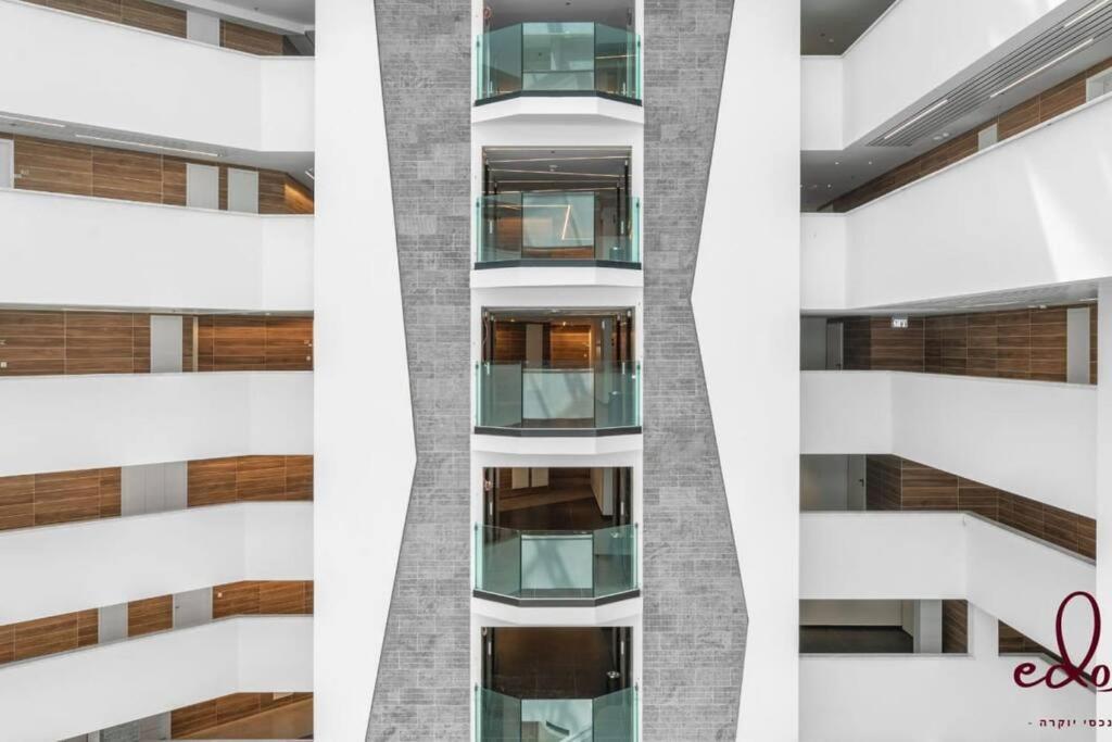 דירה עם נוף מדהים 100 מטר מהים חניה פרטית- By Edom Apartamento *